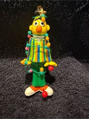 Christmas on Sesame Street- 26232 011 - Bert
